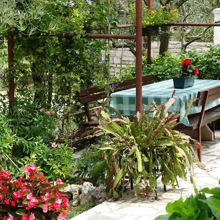 Holiday home Zora Sveti Lovrec Pazenaticki